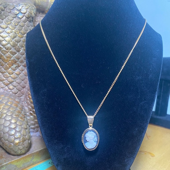 Vintage Cameo Locket pendant - Picture 6 of 7